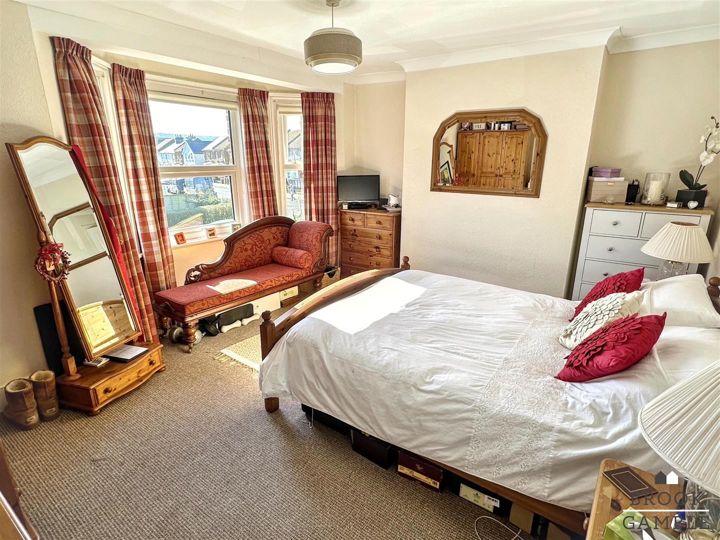 2 Bedroom House. Bourne Street in Eastbourne,  8